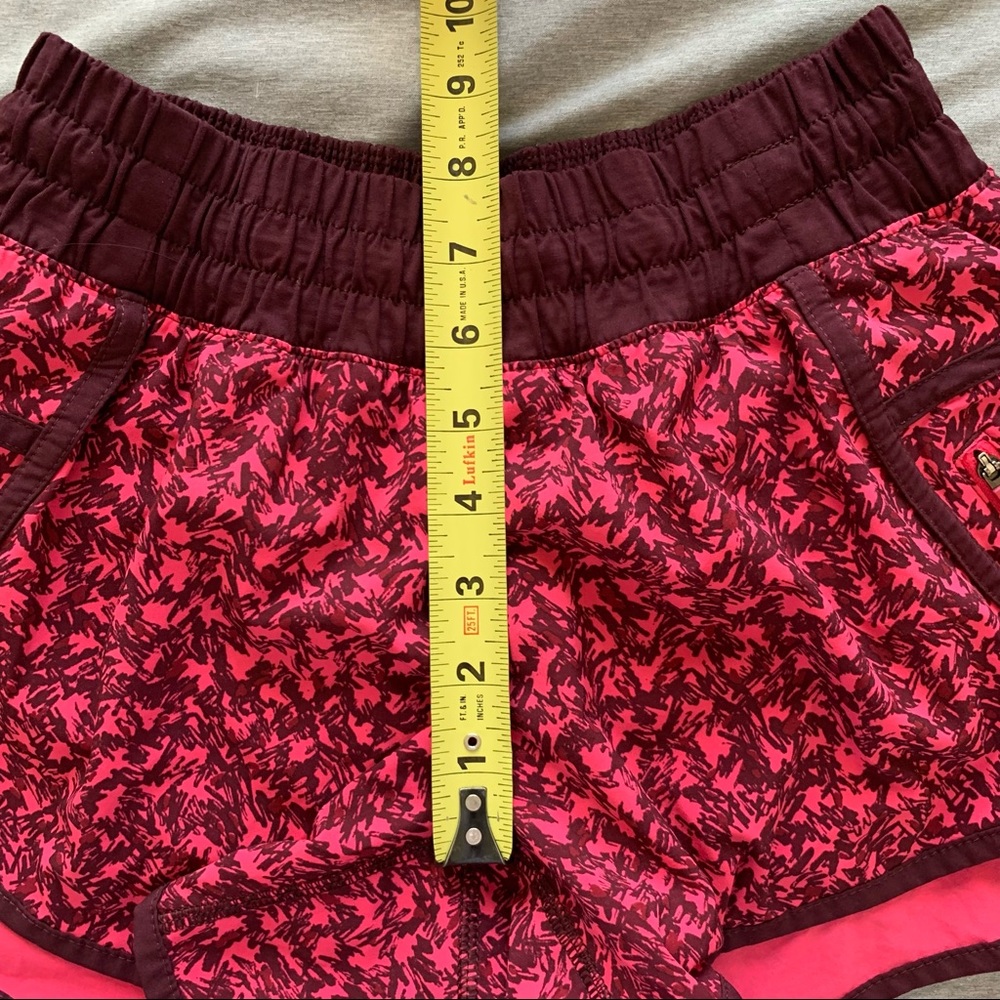 Lululemon Tracker Shorts - Picture 9 of 10